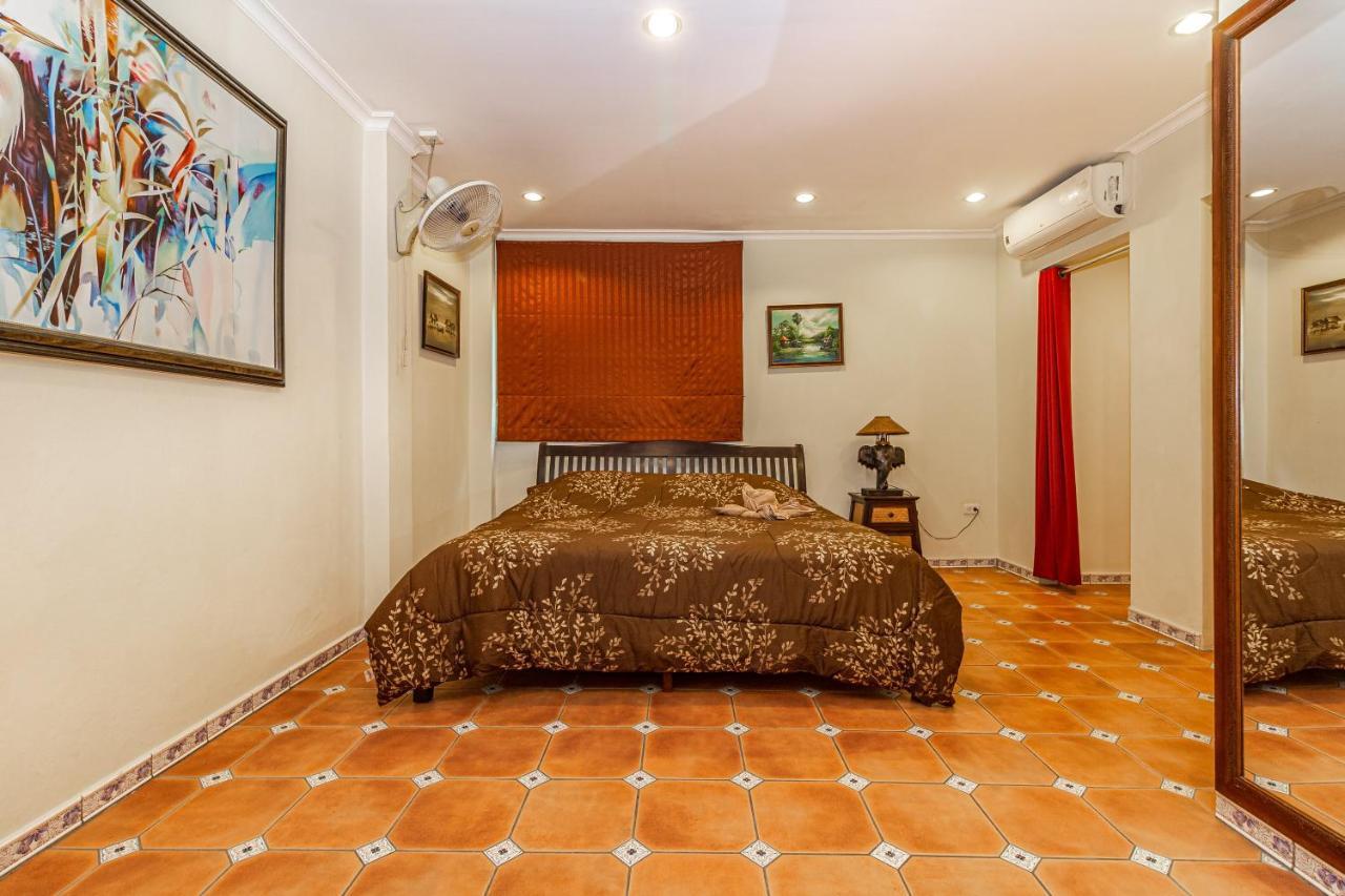 Viewbor Villa - Pattaya Holiday House Walking Street 4 Bedrooms Exteriör bild