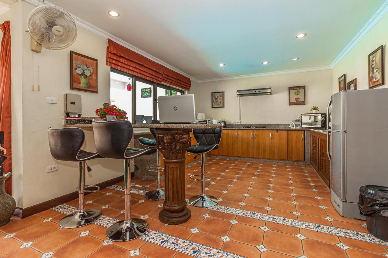 Viewbor Villa - Pattaya Holiday House Walking Street 4 Bedrooms Exteriör bild